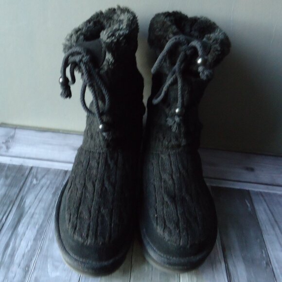 SIZE 7.5. Skechers Australia black knit ankle boots - Picture 2 of 16